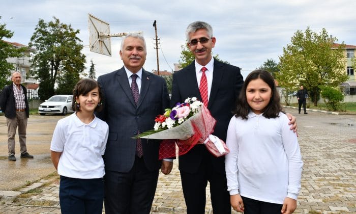 Vali Aziz Yıldırım ve Milli Eğitim Bakan Yardımcısı Nazif Yılmaz, 2022-2023 Eğitim-Öğretim Yılı’nın İlk Ders Zilini Çaldı