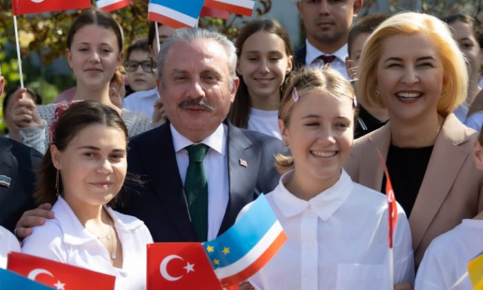 TBMM BAŞKANI ŞENTOP’A, GAGAVUZYA’DA COŞKULU KARŞILAMA
