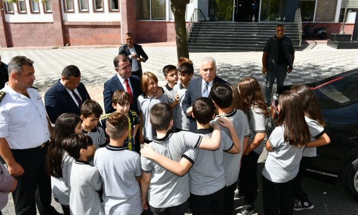Vali Aziz Yıldırım Çorlu Ziyaretleri Sırasında Çocuklarla Bir Araya Geldi
