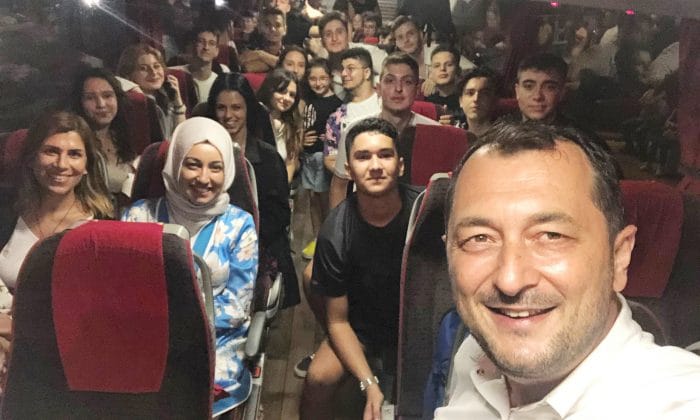 Genç tiyatrocular Ata topraklarından selam getirdi