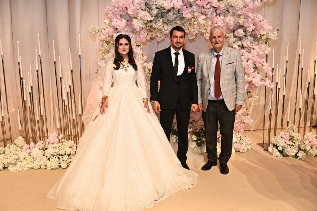 BAŞKAN CÜNEYT YÜKSEL’İN KARDEŞİ DÜNYAEVİNE GİRDİ