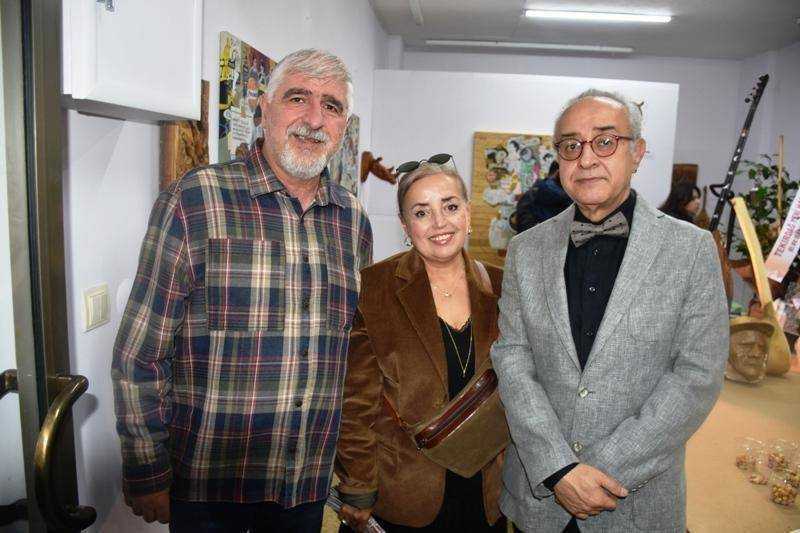 Tekirdağ Belediye İş Merkezi’nde Atölye Hobi Lobi tarafından sergi açılışı gerçekleştirildi.